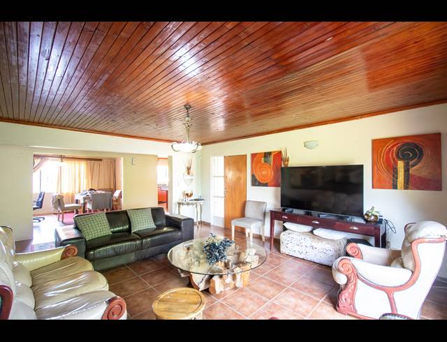 25,000M² SMALLHOLDING FOR SALE IN GLEN AUSTIN AH